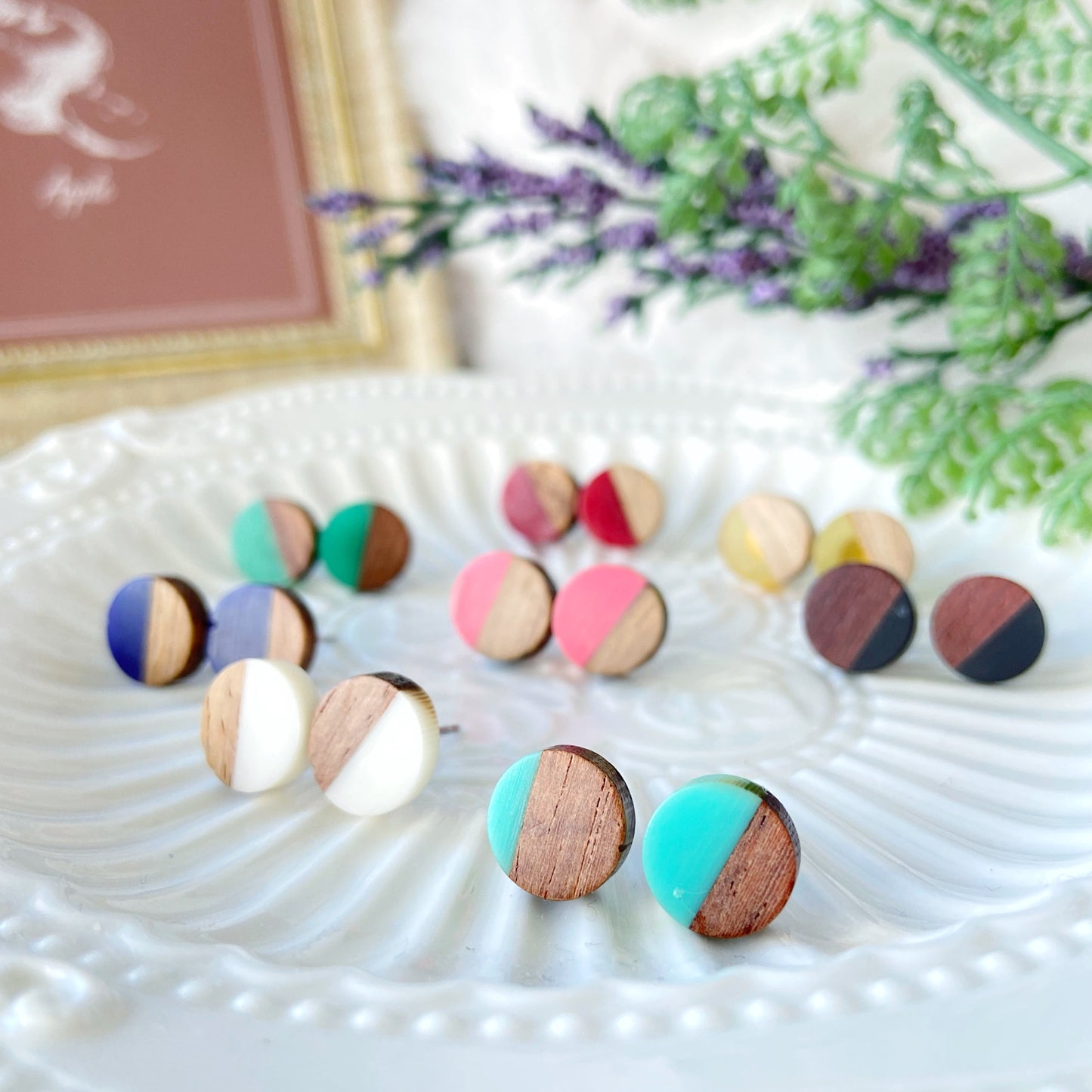 White Hypoallergenic Wood and Acrylic 2-Tones Earring Studs