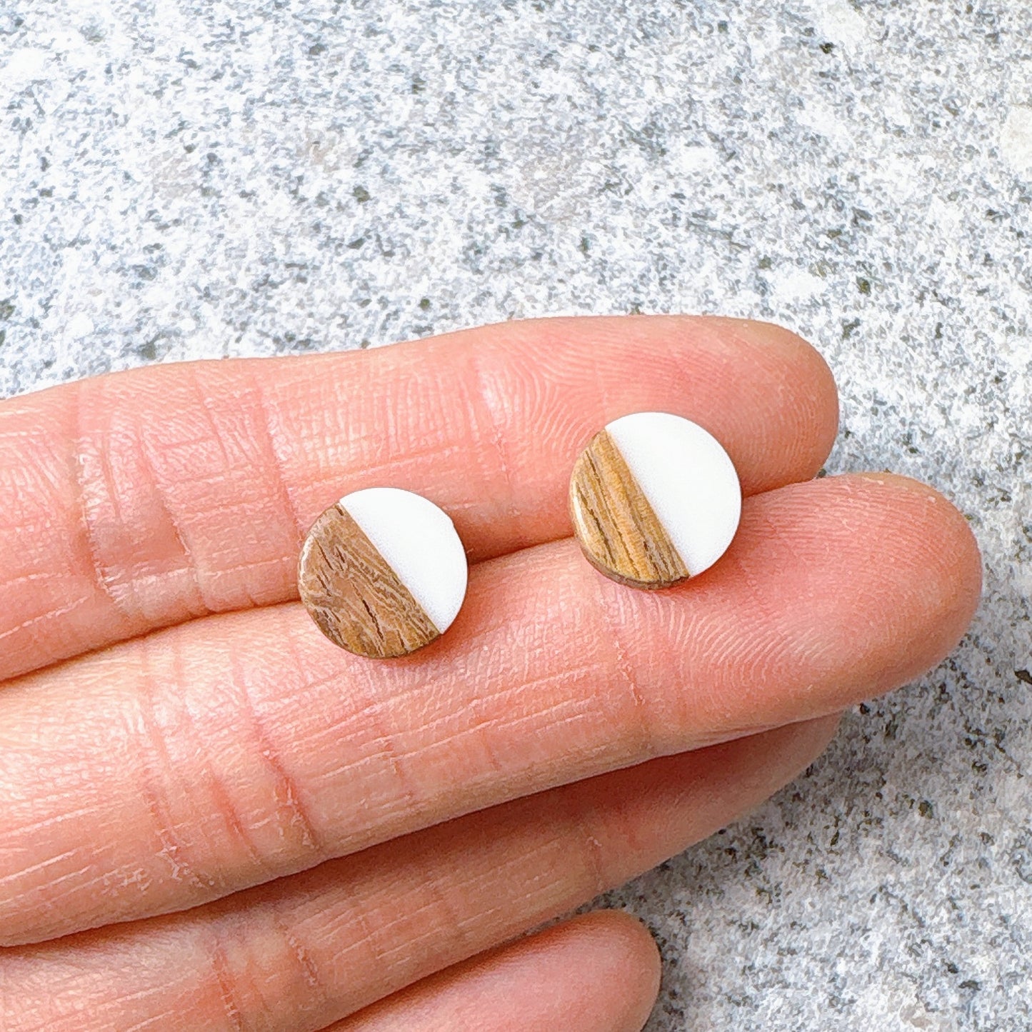 White Hypoallergenic Wood and Acrylic 2-Tones Earring Studs