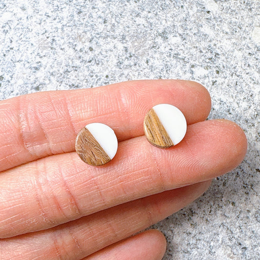 White Hypoallergenic Wood and Acrylic 2-Tones Earring Studs