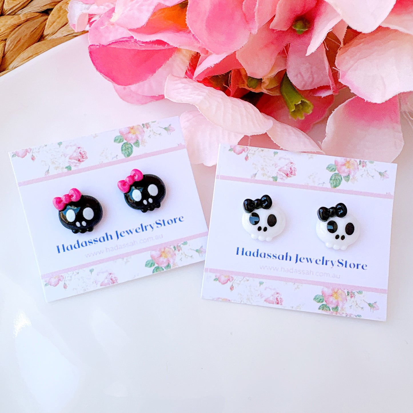 White Cartoon Skull Hypoallergenic Stud Earrings