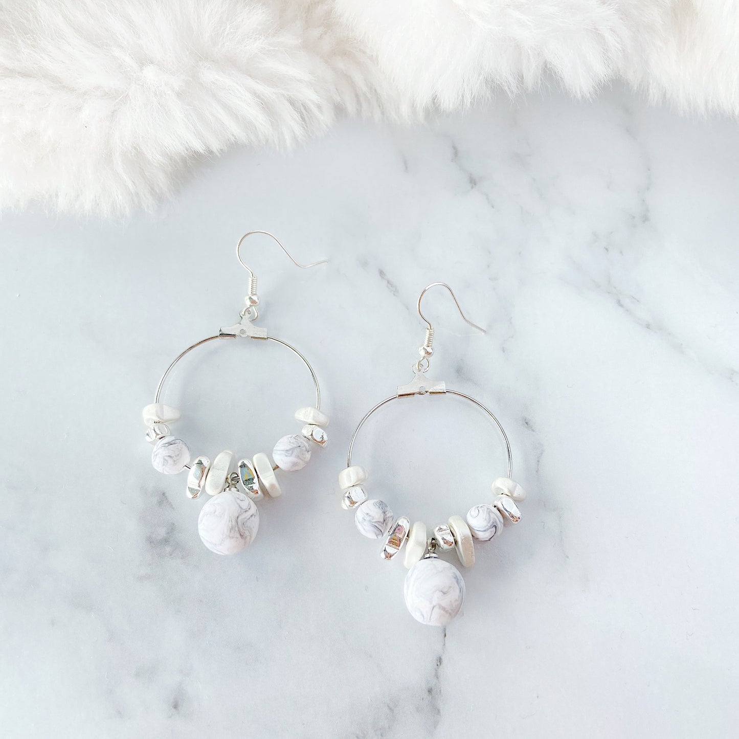 Golden Marble Bead Hoop Earrings – Elegant Minimalist Collection